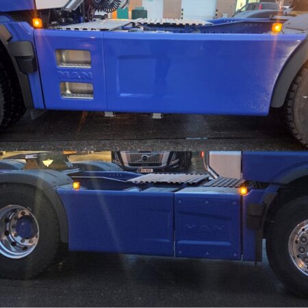 MAN TG3 rear lift side skirts image 1